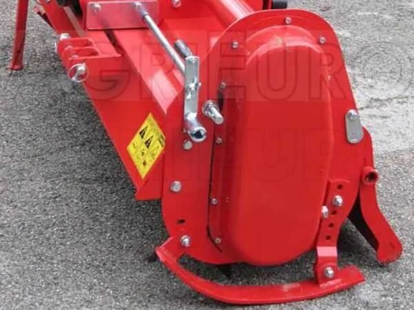 Fraise rotative à tracteur série medium avec déport mécanique Agrieuro UR 132 – Image 16